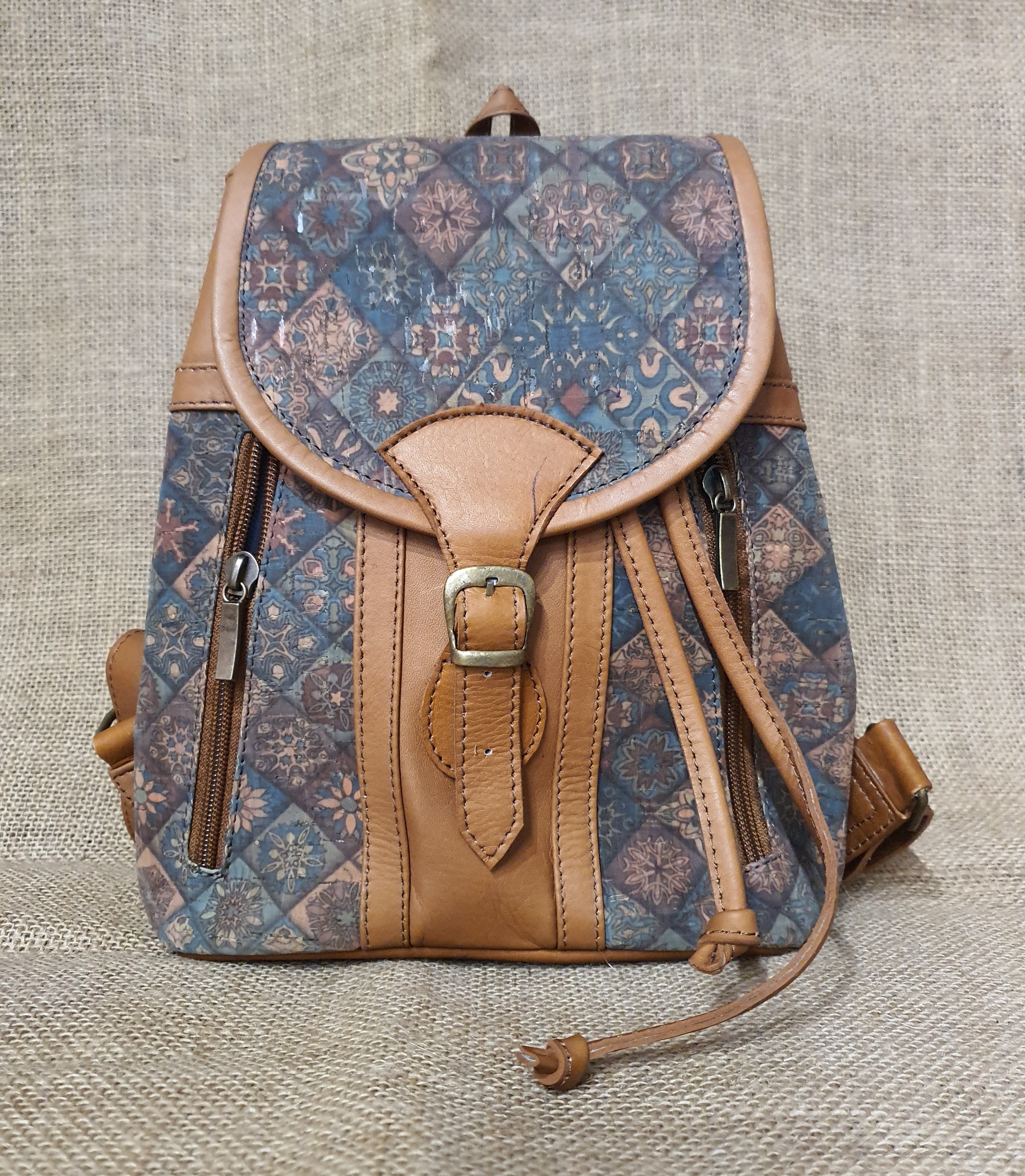 Plecaki ze skóry i korka