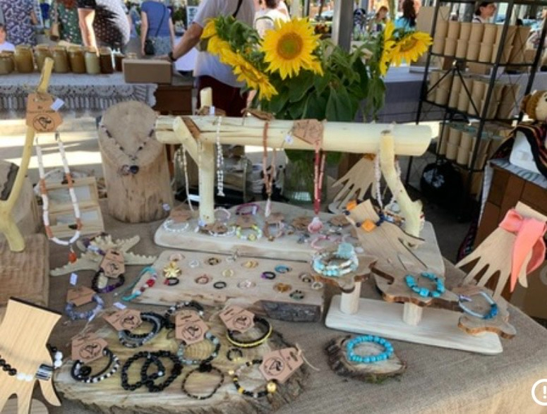 Wystawa biżuterii Vanessa Art & Style podczas plenerowego jarmarku