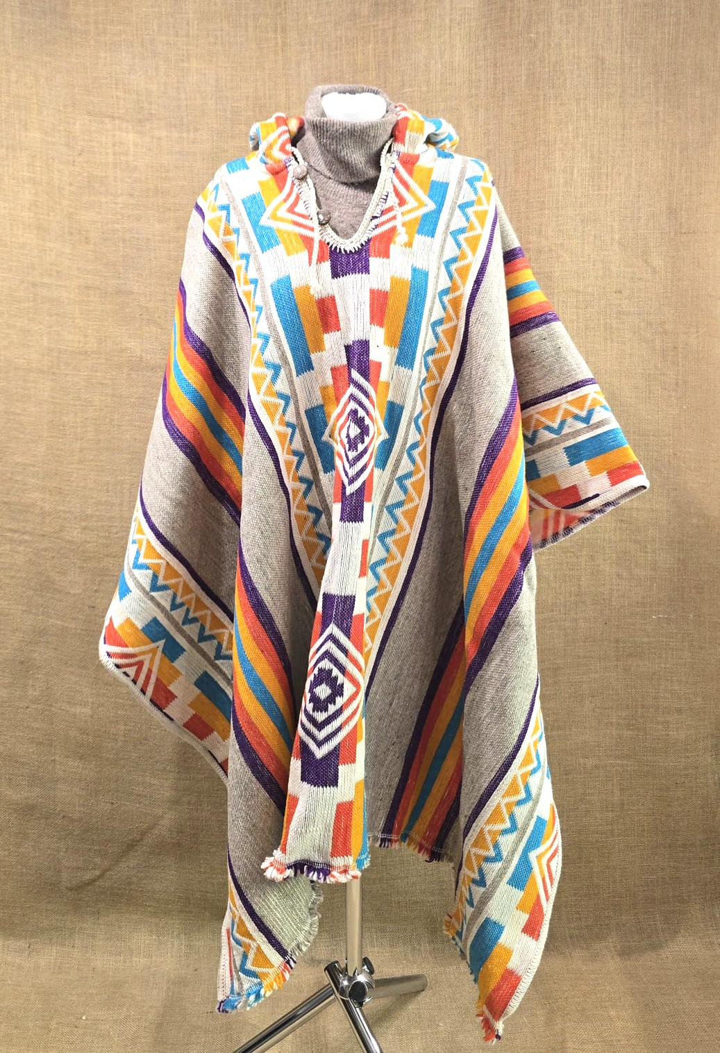 Poncza z wełny z Ekwadoru