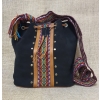 Torebka średnia skórzana zamszowa w kolorze czarnym z etnicznym haftem i pasem chumbi .