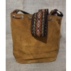 Torebka średnia skórzana zamszowa w kolorze jasnobrązowym z etnicznym haftem i pasem chumbi