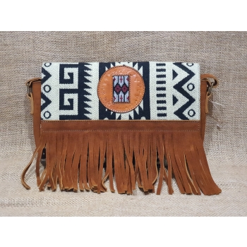 Torebka skórzana zamszowa brązowa w stylu boho  z etnicznym haftem .