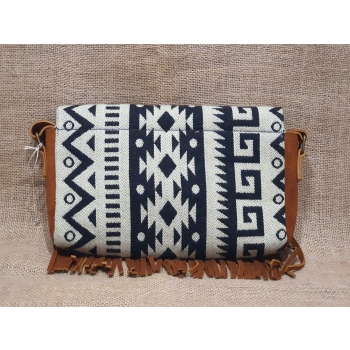 Torebka skórzana zamszowa brązowa w stylu boho  z etnicznym haftem .