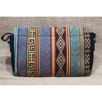 Torebka skórzana zamszowa czarna w stylu boho  z etnicznym  błękitno brązowym haftem .