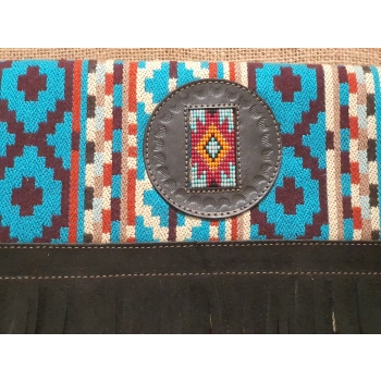 Torebka skórzana zamszowa czarna w stylu boho  z etnicznym haftem .