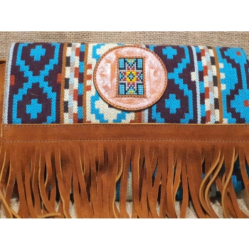 Torebka skórzana zamszowa brązowa w stylu boho  z etnicznym haftem .