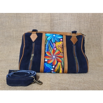 Torebka skórzana zamszowa  granatowa typu kuferek z kwiatowym haftem .