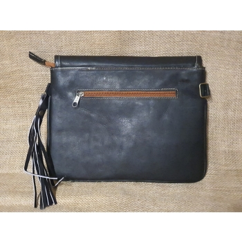 Torebka skórzana kopertówka ciemnobrązowa z koralikami MULLO  i haftem kwiatowym .