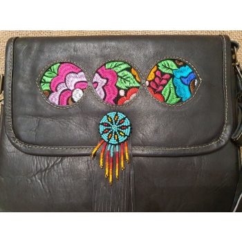 Torebka skórzana BOHO kopertówka ciemnobrązowa z koralikami MULLO  i haftem kwiatowym .