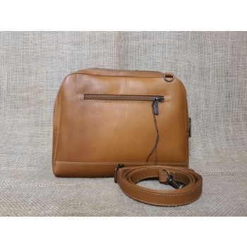 Torebka jasnobrązowa ze skóry i korka .