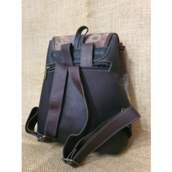 Plecak ze skóry i korka   ciemnobrązowy .