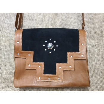 Torba męska ze skóry jasnobrązowa z etnicznym haftem .