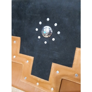 Torba męska ze skóry jasnobrązowa z etnicznym haftem .