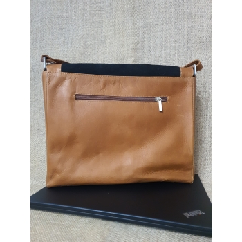 Torba męska ze skóry jasnobrązowa z etnicznym haftem .