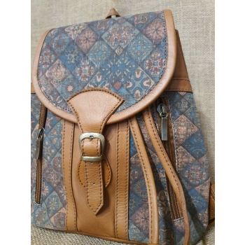 Plecak ze skóry i korka   jasnobrązowy .