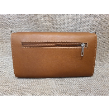 Torebka ze skóry jasnobrązowa z paskiem na ramie pokryta kwiatowym haftem