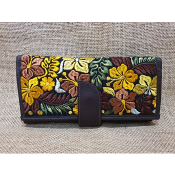 Portfel duży skórzany jasnobrązowy z kwiatowym kolorowym haftem .