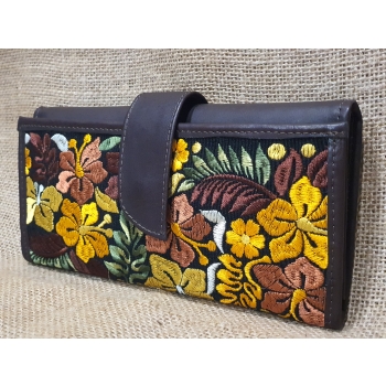 Portfel duży skórzany jasnobrązowy z kwiatowym kolorowym haftem .
