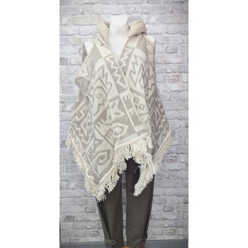 Poncho ekwadorskie - kamizelka ze 100% wełny owczej w odcieniu beżowym .