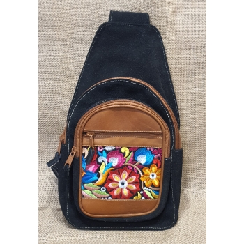 Torebka skórzana zamszowa czarna typu gruszka  haftowana etnicznym kwiatowym  wzorem.