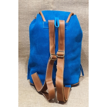 Plecak damski boho  ze skóry zamszowej  w kolorze jasnoniebieskim z kolorowym kwiatowym  haftem.