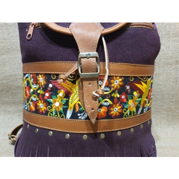Plecak damski boho  ze skóry zamszowej  w kolorze czerwonego wina z kolorowym kwiatowym  haftem.