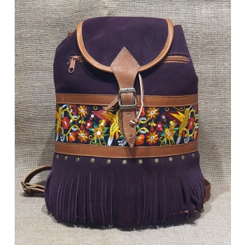 Plecak damski boho  ze skóry zamszowej  w kolorze czerwonego wina z kolorowym kwiatowym  haftem.