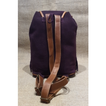 Plecak damski boho  ze skóry zamszowej  w kolorze czerwonego wina z kolorowym kwiatowym  haftem.