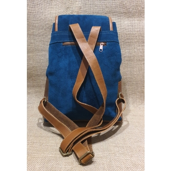 Plecak damski ze skóry zamszowej w kolorze morskim z etnicznym haftem.