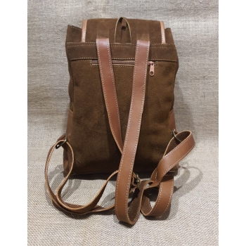 Plecak damski ze skóry zamszowej w kolorze brązowym z etnicznym haftem.