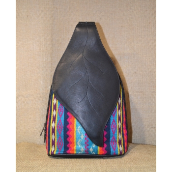 Etniczny haftowany ekwadorski  czarny plecak ze skóry.