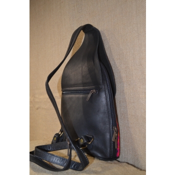 Etniczny haftowany ekwadorski  czarny plecak ze skóry.