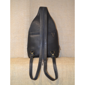 Etniczny  ekwadorski plecak z  czarnej skóry.