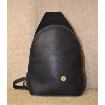 Etniczny  ekwadorski plecak z  czarnej skóry.