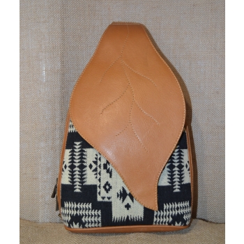 Etniczny haftowany ekwadorski plecak z jasnobrązowej  skóry.