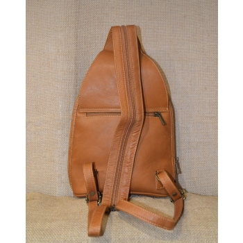 Etniczny haftowany ekwadorski plecak z jasnobrązowej  skóry.