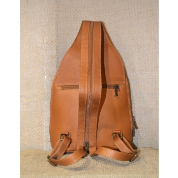 Etniczny haftowany ekwadorski plecak z jasnobrązowej  skóry.