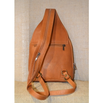 Etniczny haftowany ekwadorski plecak z jasnobrązowej  skóry.