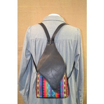 Etniczny haftowany ekwadorski  czarny plecak ze skóry.