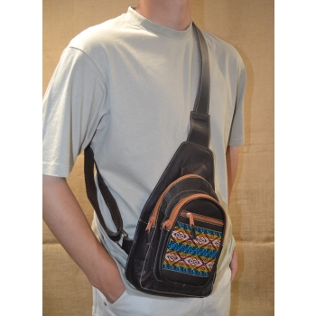 Torba skórzana męska jasnobrązowa  z etnicznym wełnianym haftem .