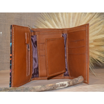 Portfel mały skórzany brąowy z kwiatowym kolorowym haftem .