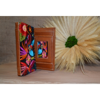 Portfel mały skórzany brąowy z kwiatowym kolorowym haftem .