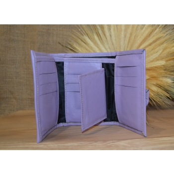 Portfel mały skórzany fioletowy z kwiatowym kolorowym haftem .