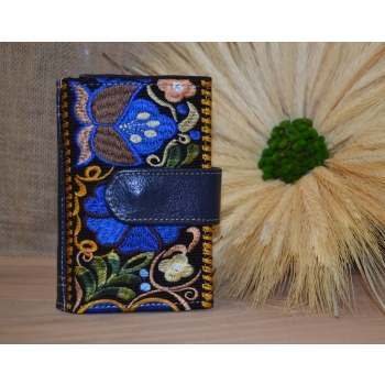 Portfel mały skórzany granatowy z kwiatowym kolorowym haftem .