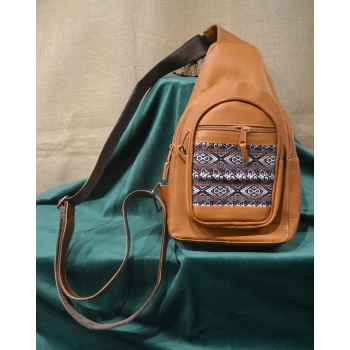 Torba skórzana męska jasnobrązowa  z etnicznym wełnianym haftem .