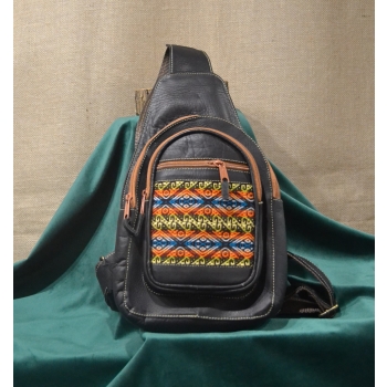 Torba skórzana męska ciemno brązowa  z etnicznym wełnianym haftem .