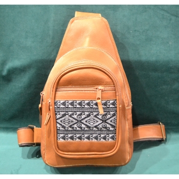 Torba skórzana męska jasnobrązowa  z etnicznym wełnianym haftem .