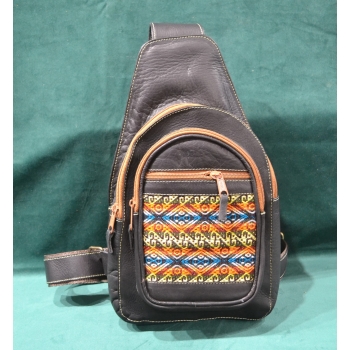 Torba skórzana męska ciemno brązowa  z etnicznym wełnianym haftem .