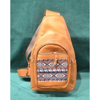 Torba skórzana męska jasnobrązowa  z etnicznym wełnianym haftem .