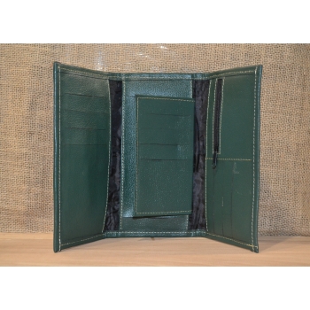 Portfel duży skórzany ciemno zielony z kwiatowym kolorowym haftem .